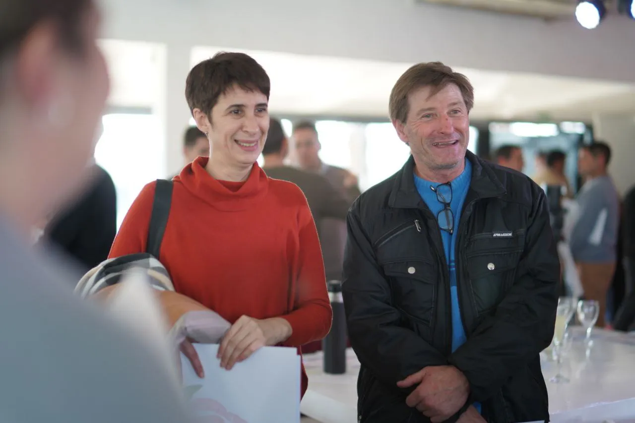 photo_4911691421539478519_y