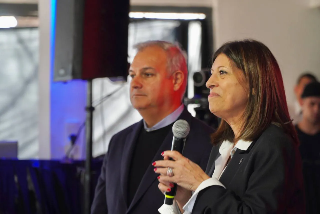 photo_4909439621725793505_y