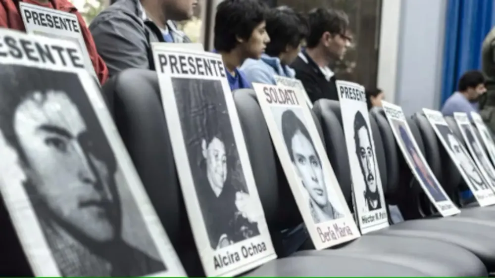 familiares-de-victimas-en-uno-de-los-aniversarios-por-el-dia-nacional-de-la-memoria-por-la-verdad-y-la-justicia-foto-telam-D5FPRUJ7NBGTDN45ZG357RBDUA